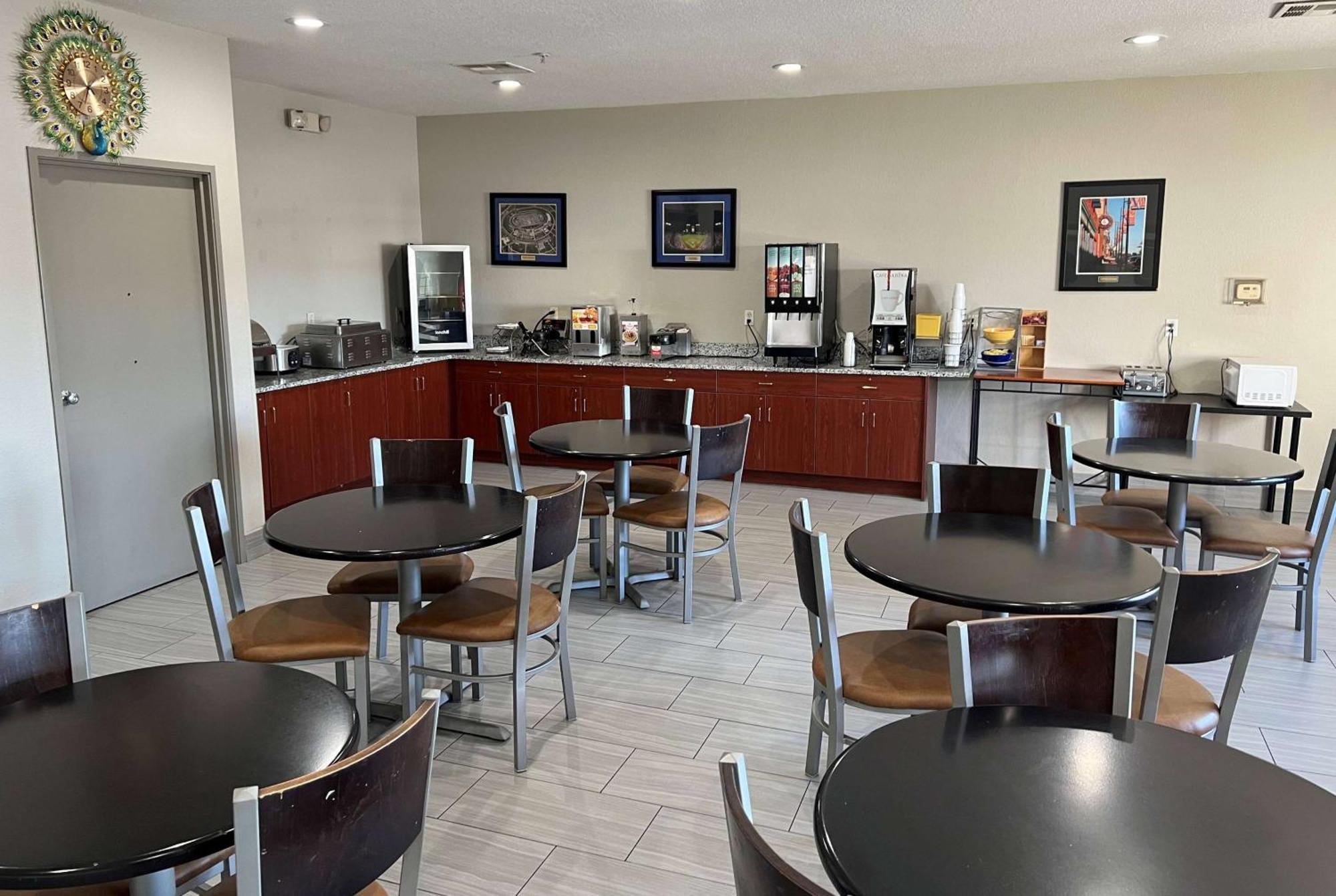 Days Inn By Wyndham Near Kansas Speedway Κάνσας Σίτι Εξωτερικό φωτογραφία