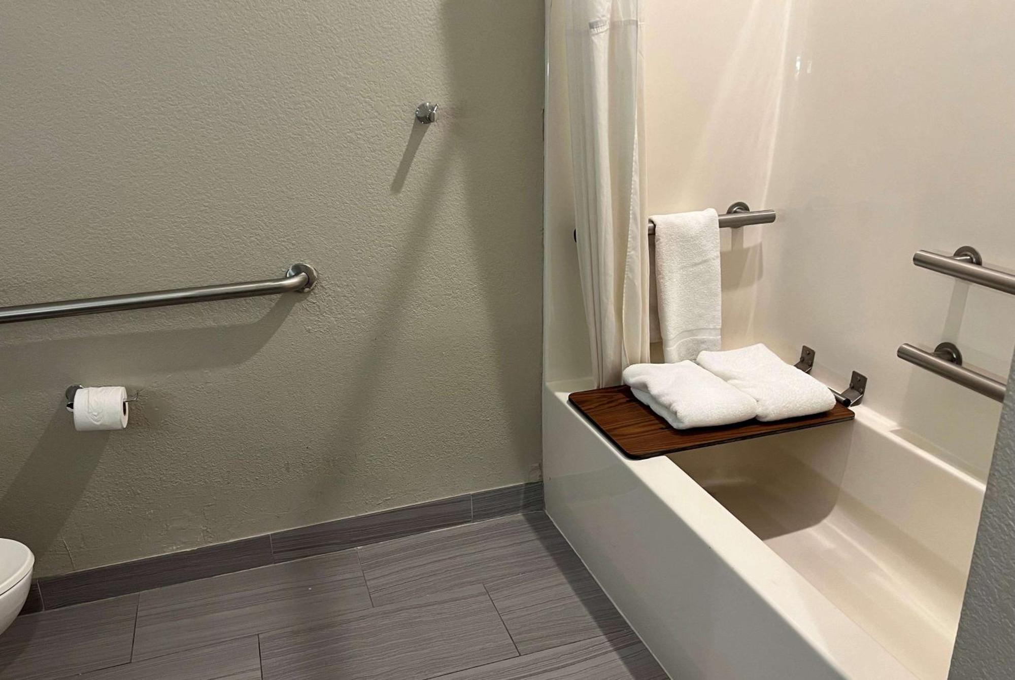 Days Inn By Wyndham Near Kansas Speedway Κάνσας Σίτι Εξωτερικό φωτογραφία